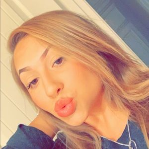 Meet your Posher, Macey